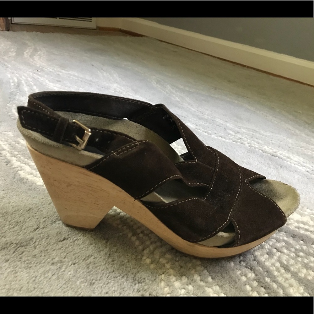 BOGO 50% > Earthies Retro Styled Clog Wedge